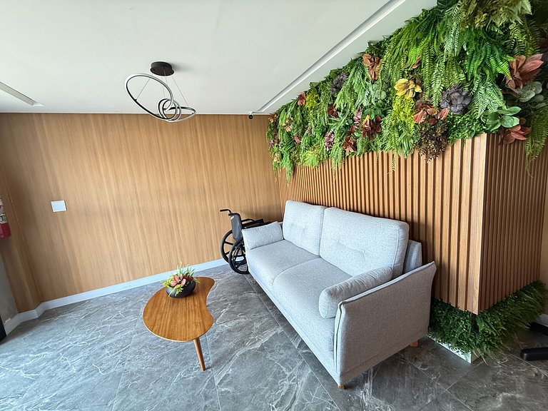 Apartamento Clean com 2 quartos em frente à praia e com 2 va