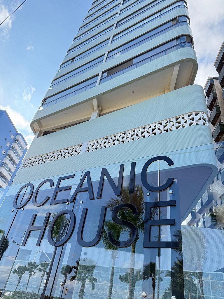 Apartamento Clean com 2 quartos em frente à praia e com 2 va